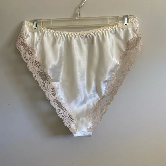 Victoria’s Secret Gold Label Vintage Camisole and Tap Pants size M - Picture 9 of 11